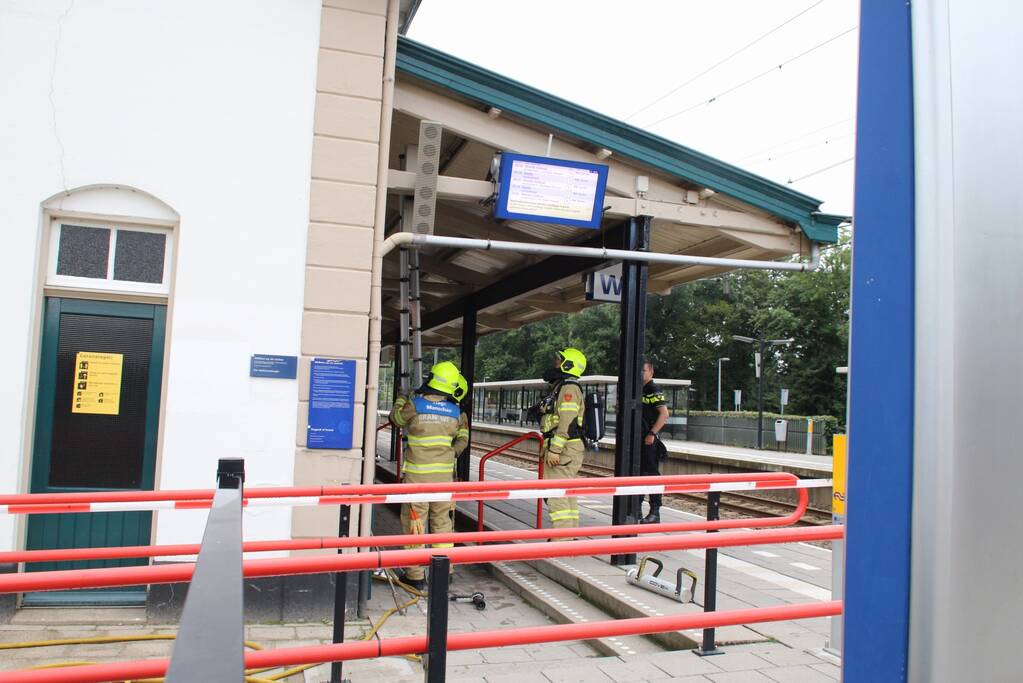 Station Nijkerk deels afgesloten door mogelijke brand
