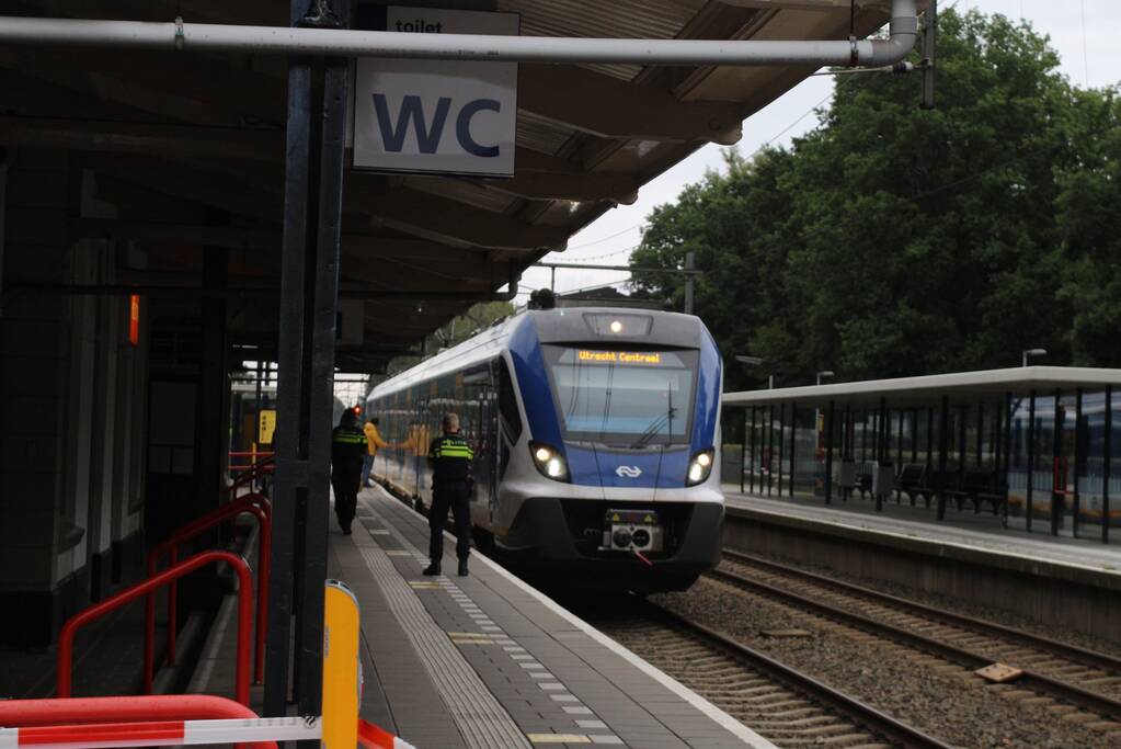 Station Nijkerk deels afgesloten door mogelijke brand