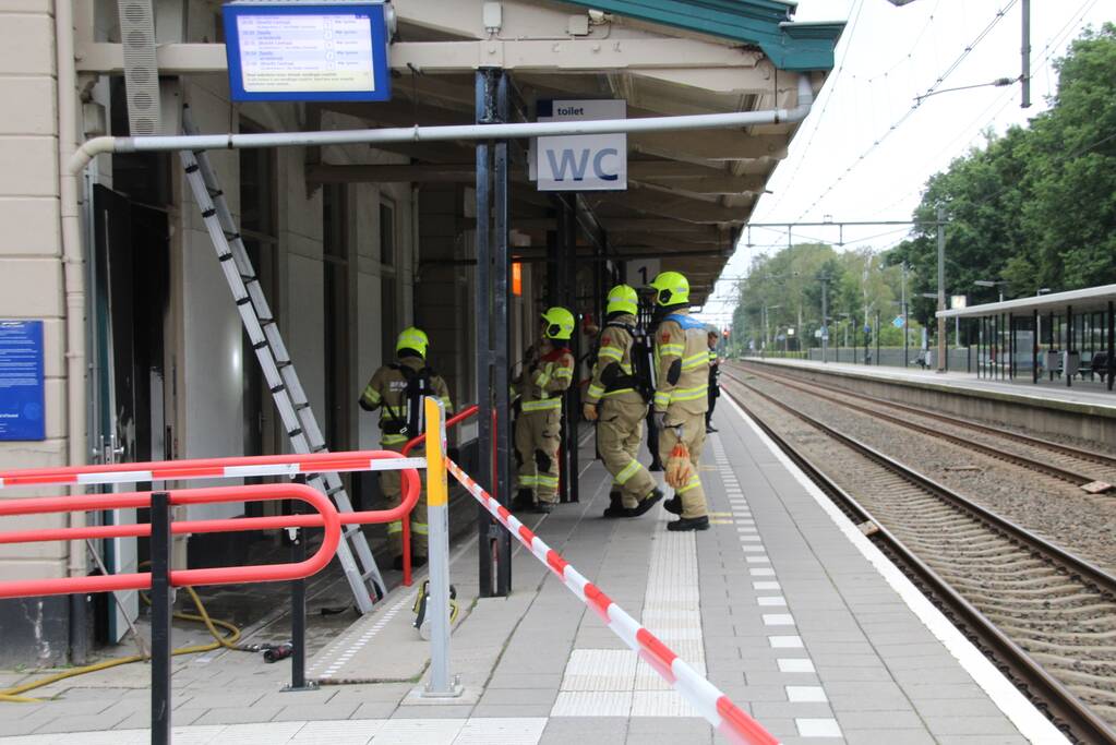 Station Nijkerk deels afgesloten door mogelijke brand