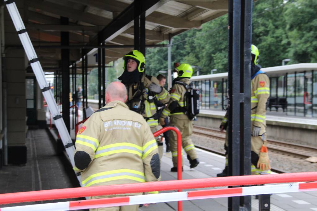 Station Nijkerk deels afgesloten door mogelijke brand