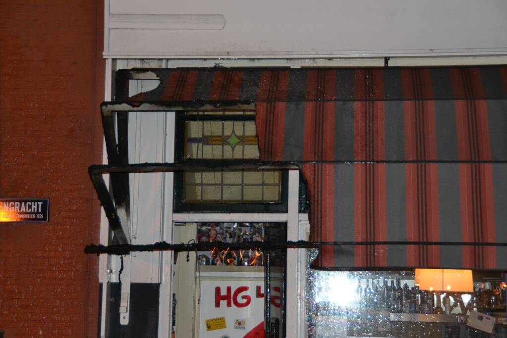 Deel zonnescherm afgebrand