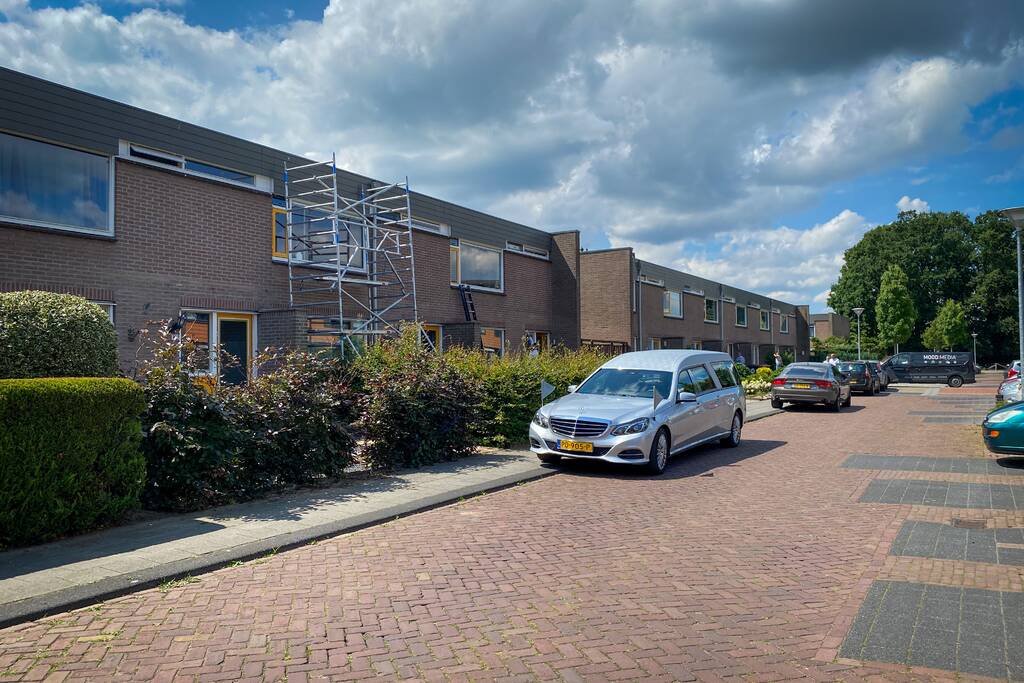 Overleden vrouw in woning aangetroffen