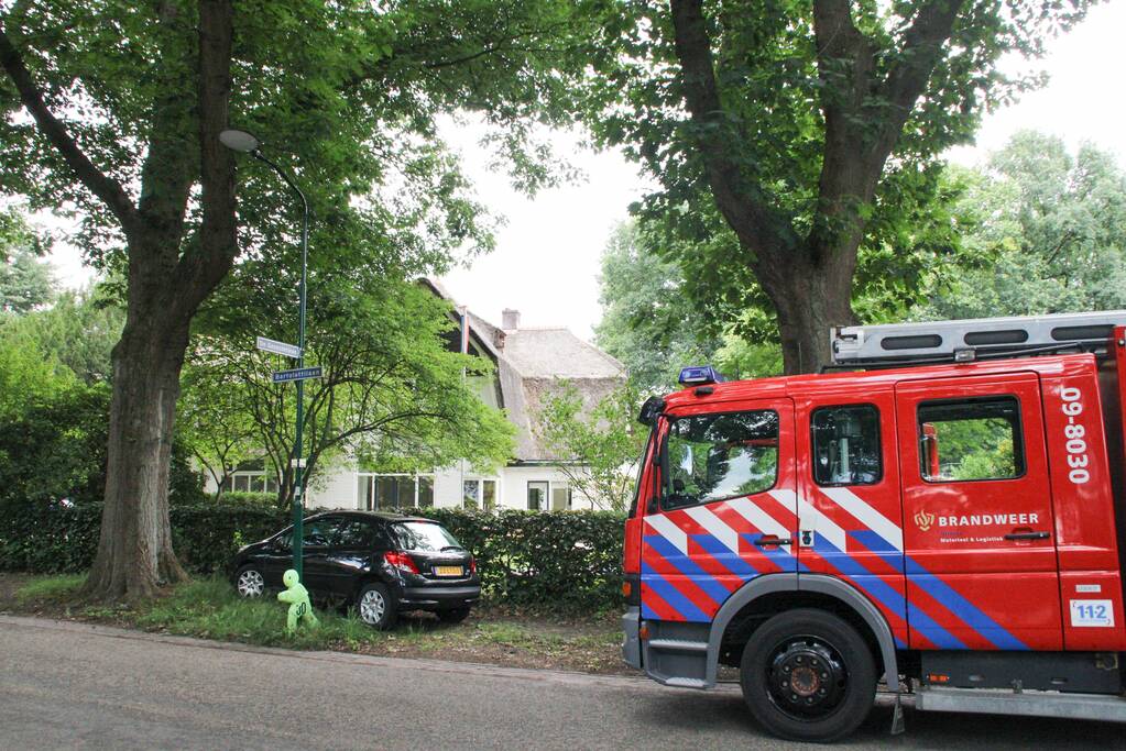 Trap van woning vat vlam door verfbrander