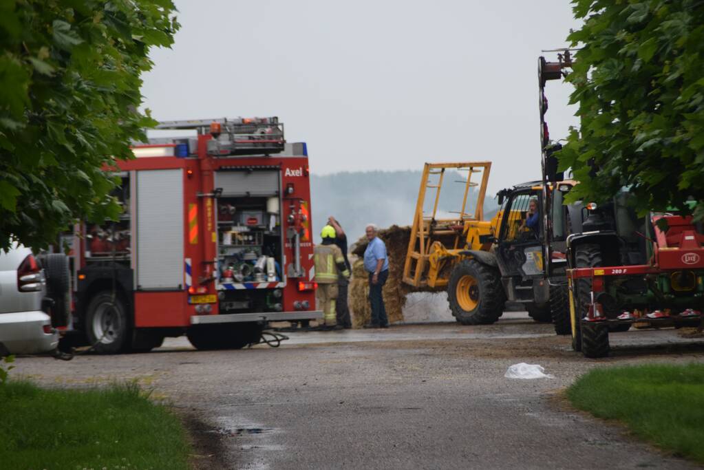 Hooibalen in schuur zorgen voor brand