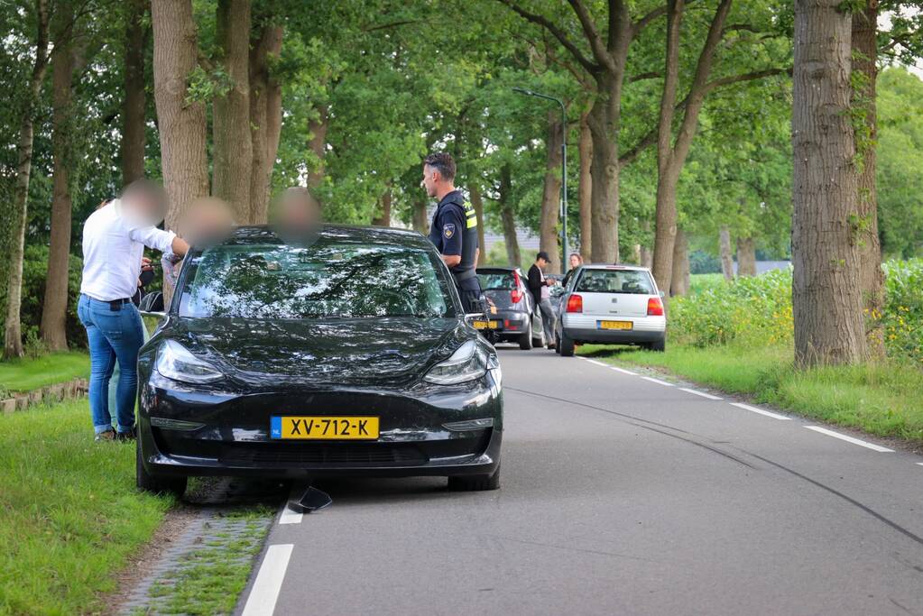 Dure Tesla beschadigd na botsing