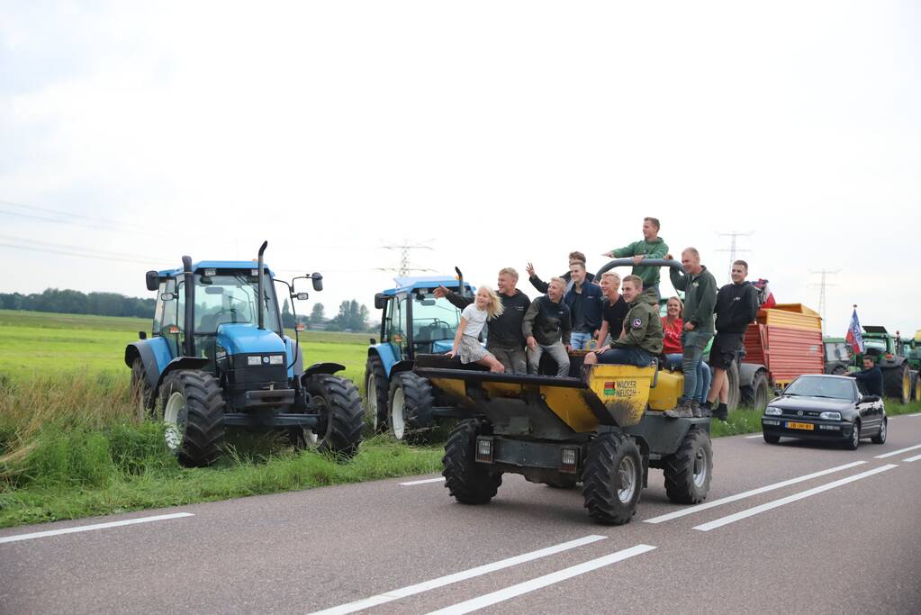 Boeren houden protest met meerdere tractoren
