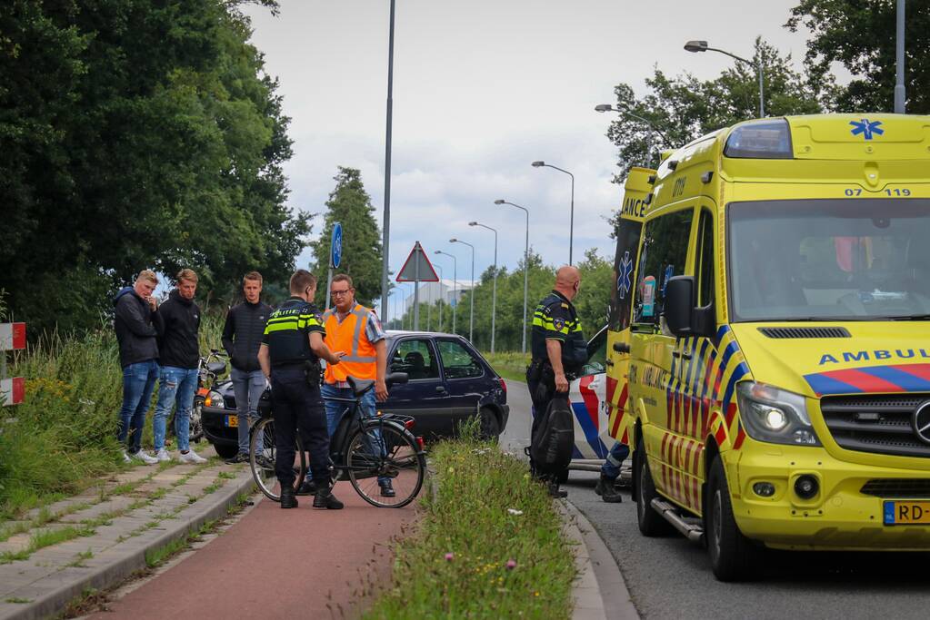 Fietser gewond na botsing met auto