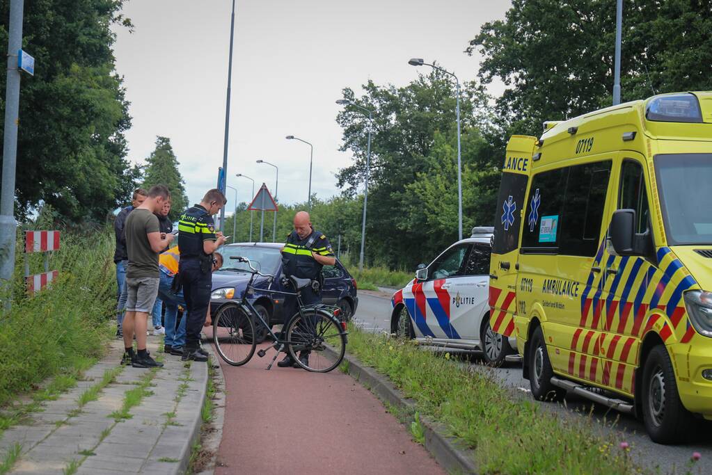 Fietser gewond na botsing met auto