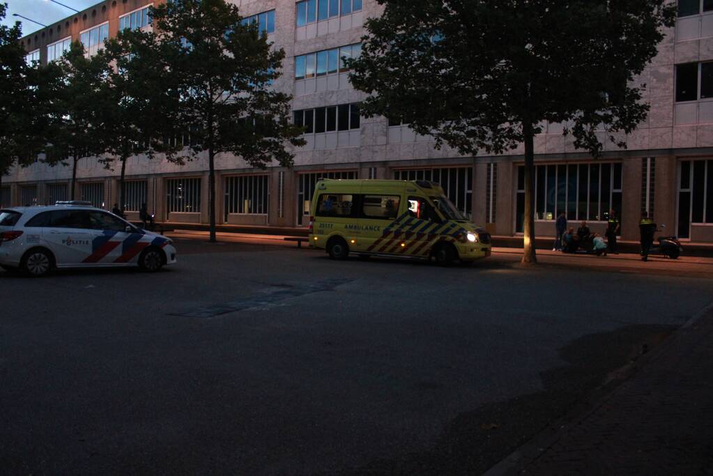 Twee scooters botsen op elkaar