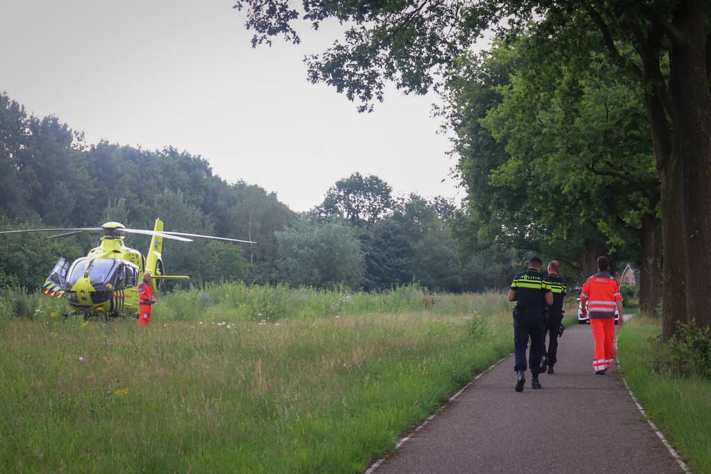 Traumahelikopter landt voor incident in bos