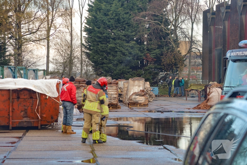 Brandweer zet groot materieel in bij grote brand