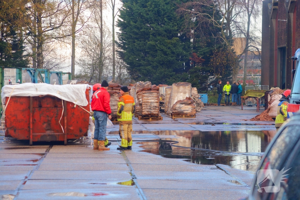 Brandweer zet groot materieel in bij grote brand