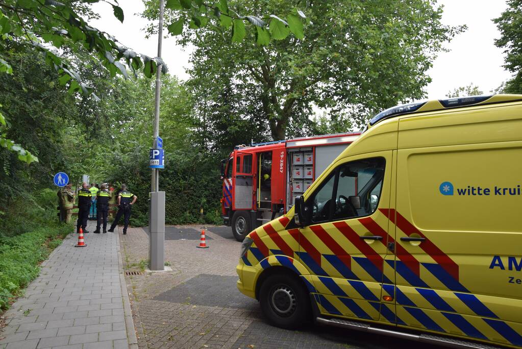 Man met scootmobiel belandt in droge sloot