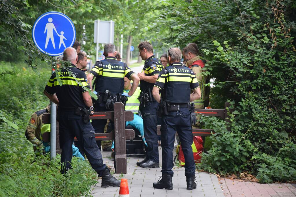 Man met scootmobiel belandt in droge sloot