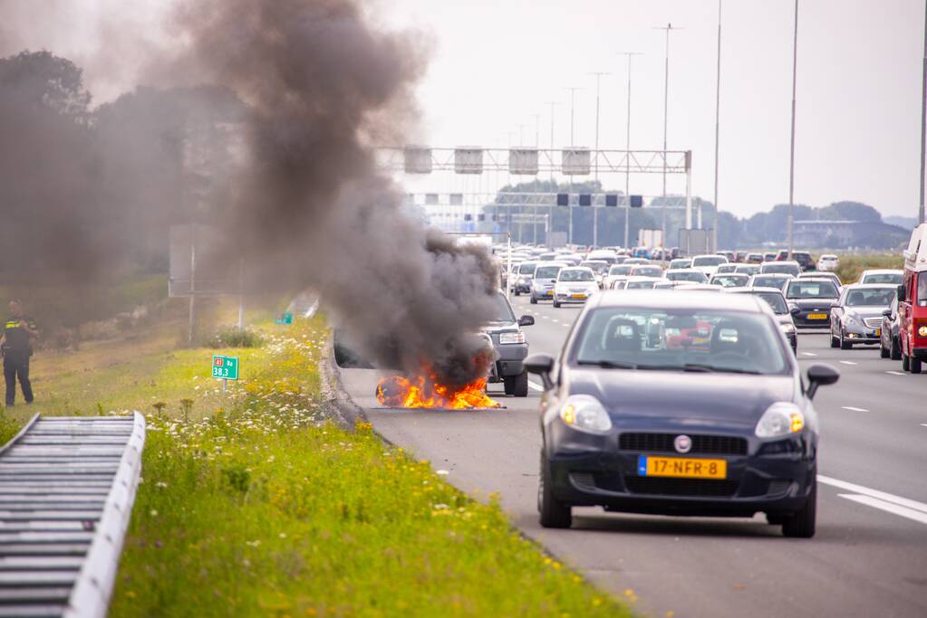 Motor brandt uit op snelweg