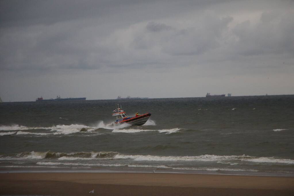 Grote zoekactie op zee na aantreffen kleding