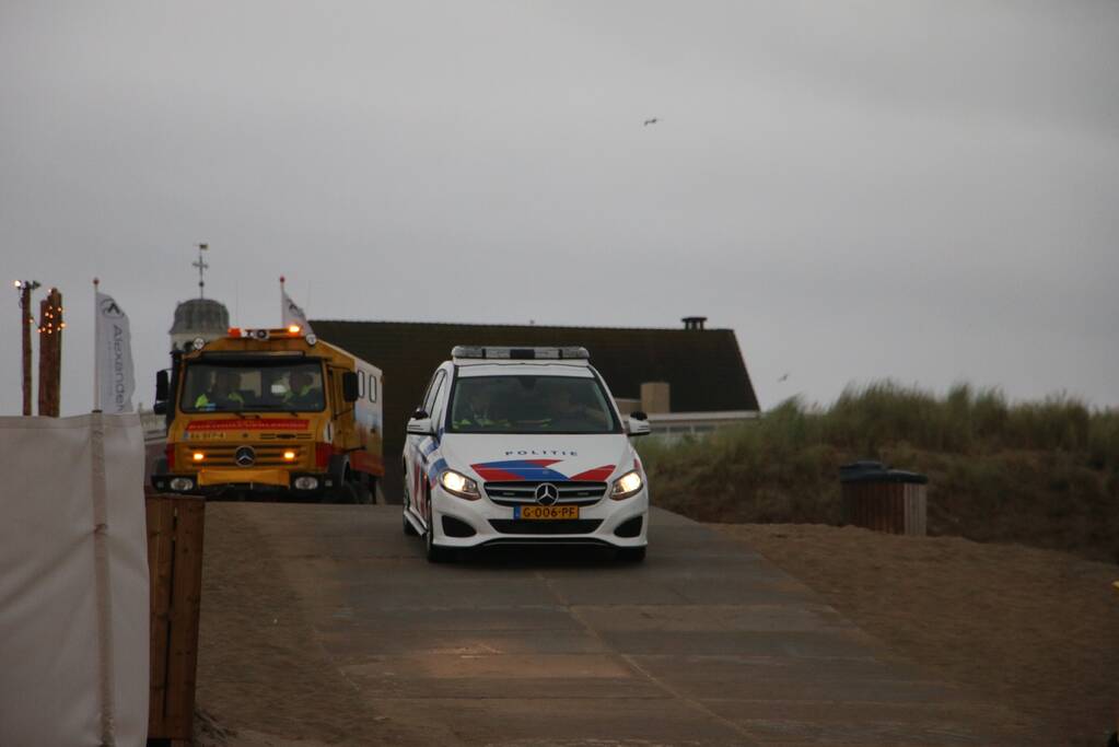 Grote zoekactie op zee na aantreffen kleding