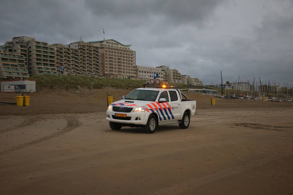 Grote zoekactie op zee na aantreffen kleding