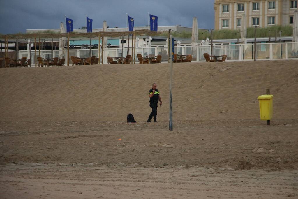 Grote zoekactie op zee na aantreffen kleding