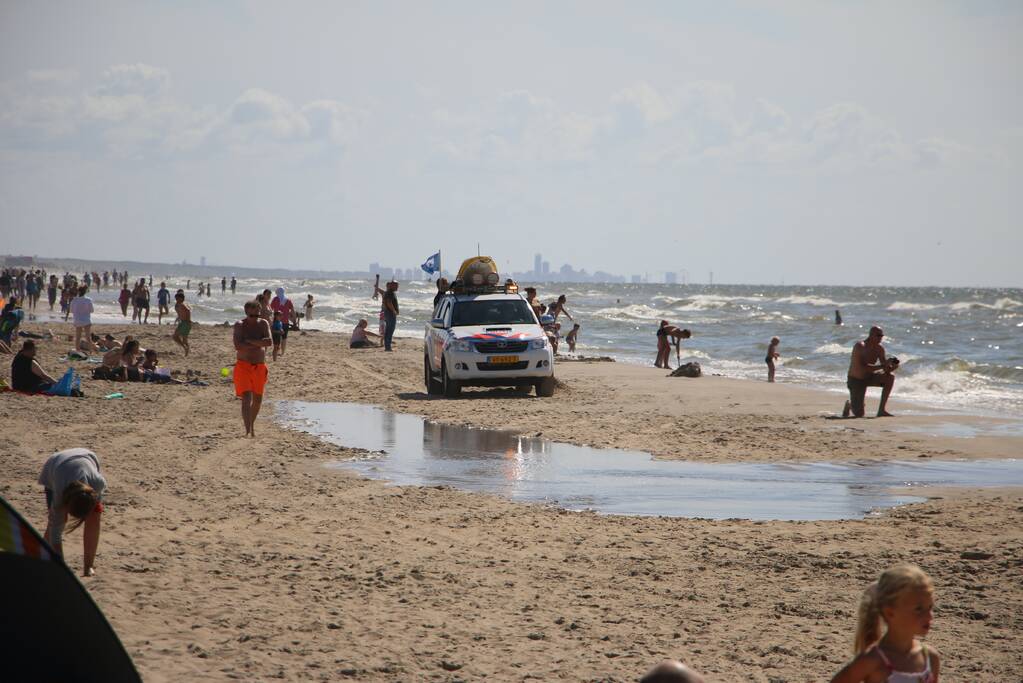 Hulpdiensten zoeken naar drenkeling