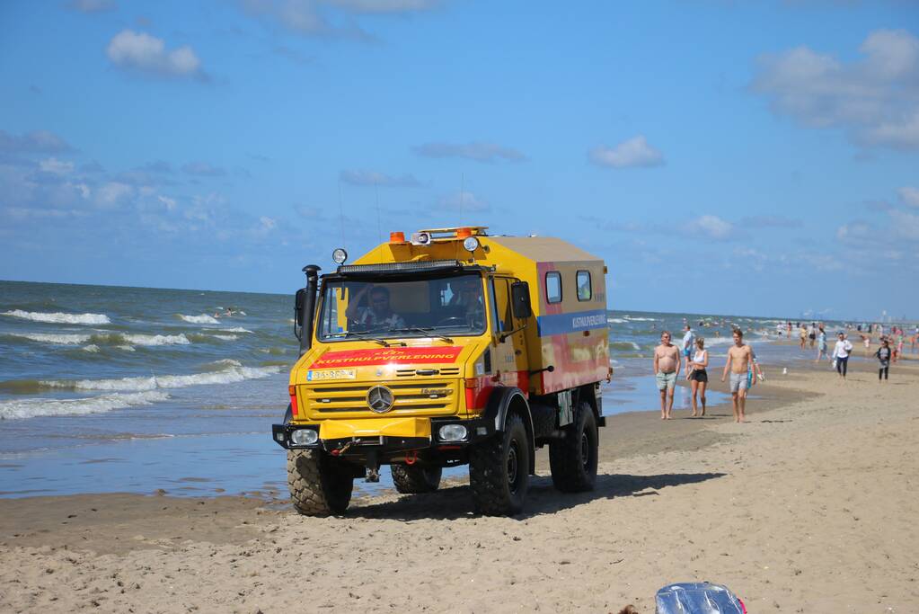 Hulpdiensten zoeken naar drenkeling