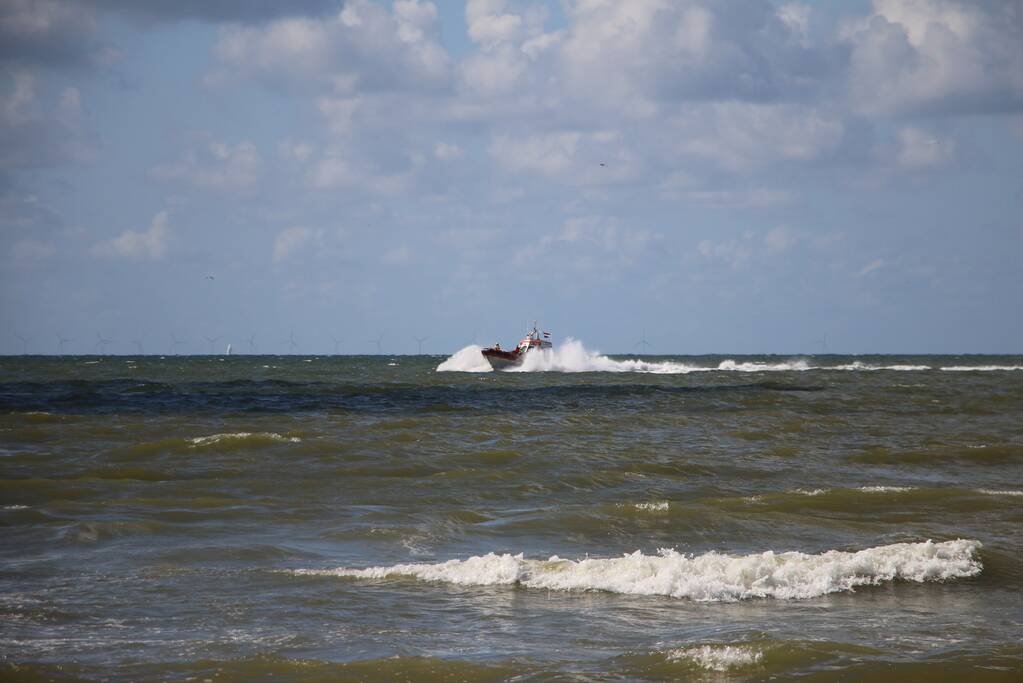 Hulpdiensten zoeken naar drenkeling