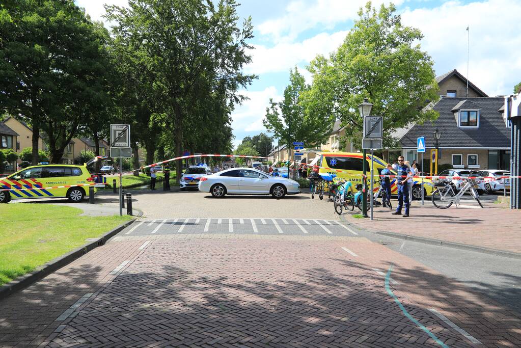 Fietsster gewond na aanrijding met auto