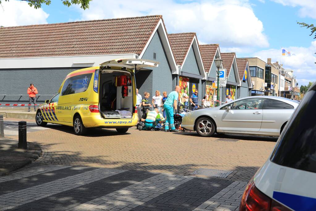 Fietsster gewond na aanrijding met auto
