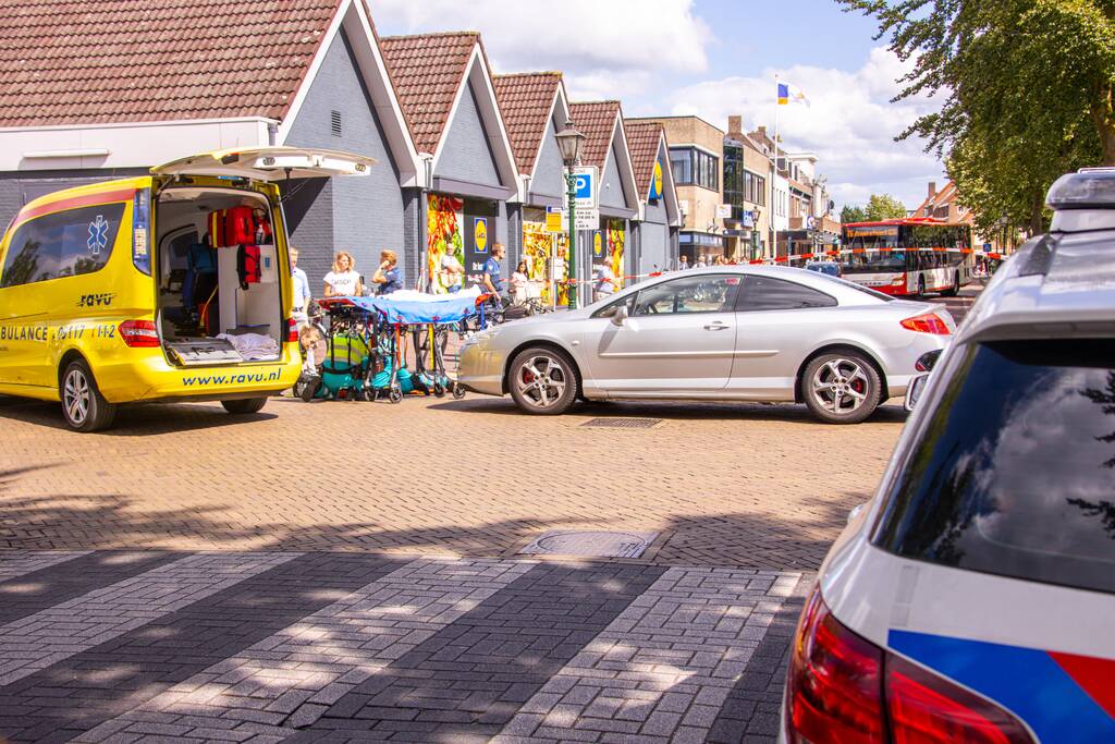 Fietsster gewond na aanrijding met auto