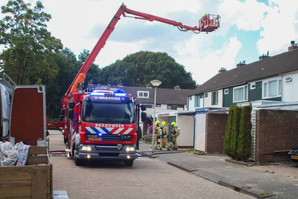 Uitslaande brand in tussenwoning