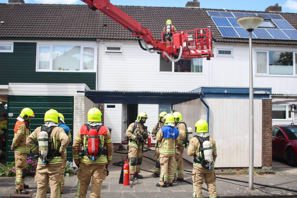 Uitslaande brand in tussenwoning