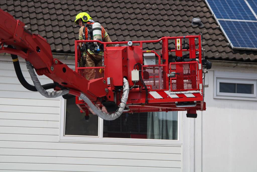 Uitslaande brand in tussenwoning