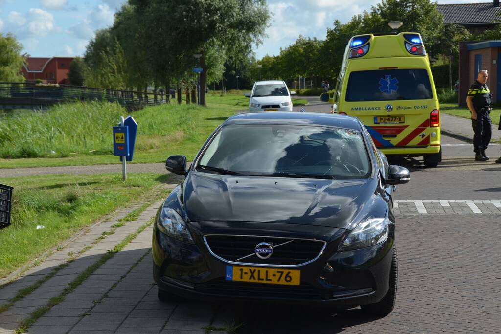 Fietsster gewond na botsing met auto