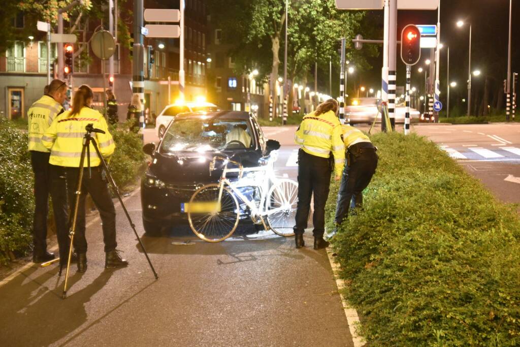 Wielrenner gewond na aanrijding met auto