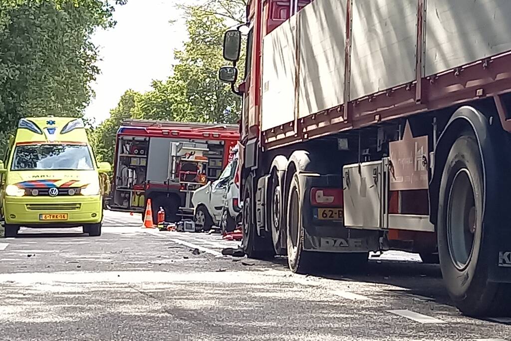 Dode en zwaargewonde bij frontale botsing