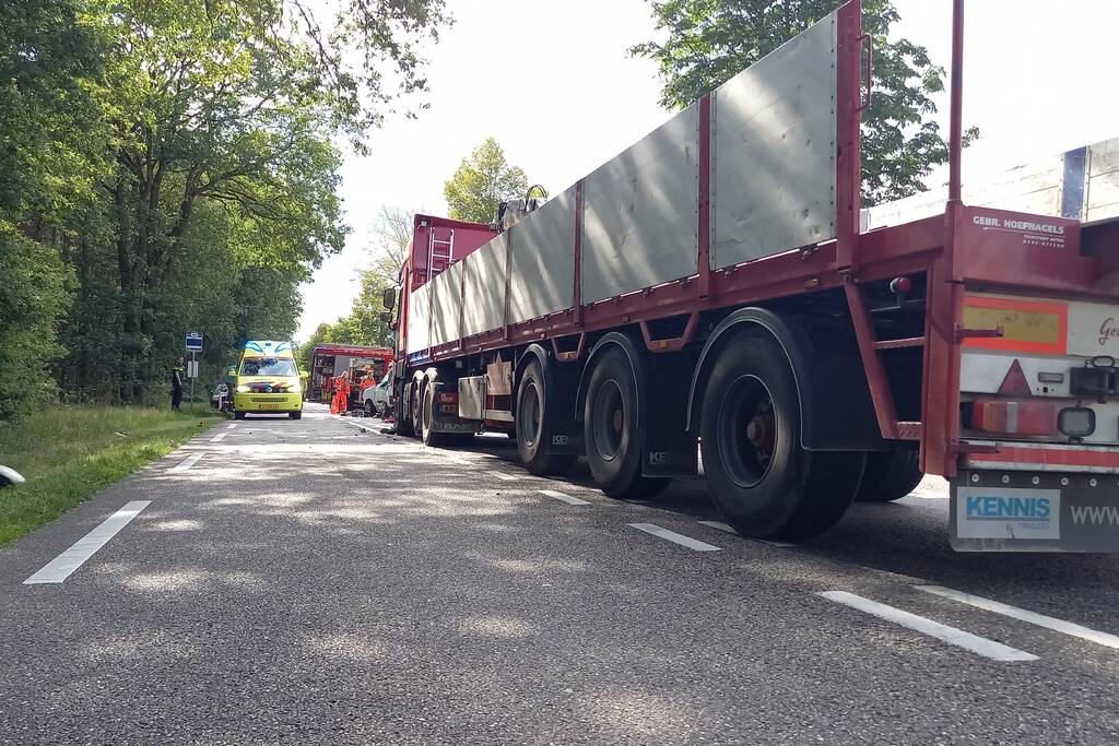 Dode en zwaargewonde bij frontale botsing