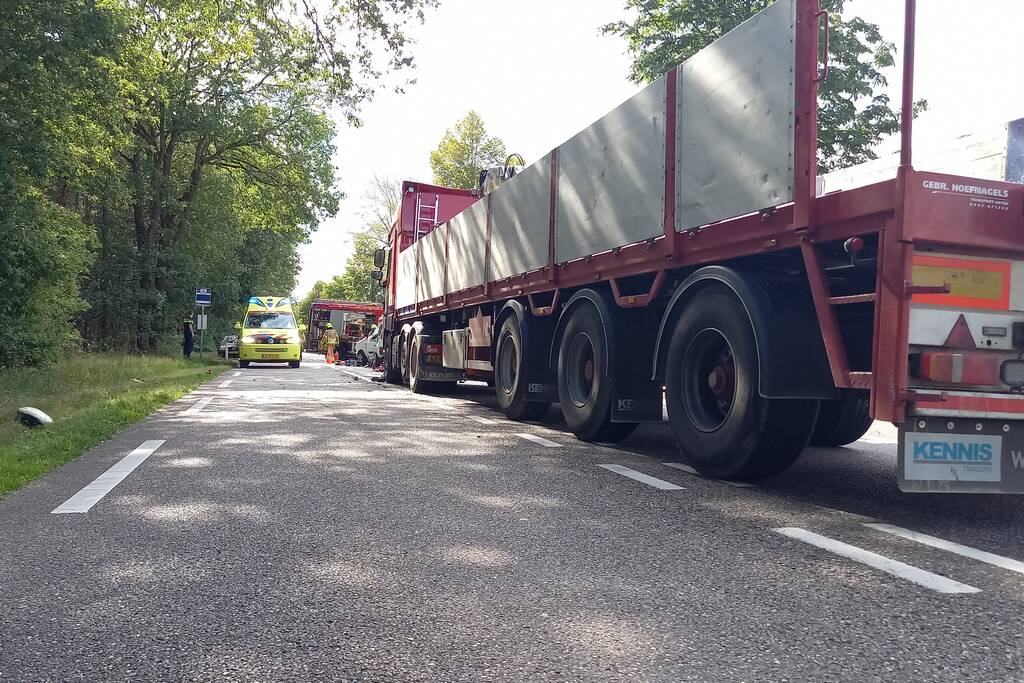 Dode en zwaargewonde bij frontale botsing