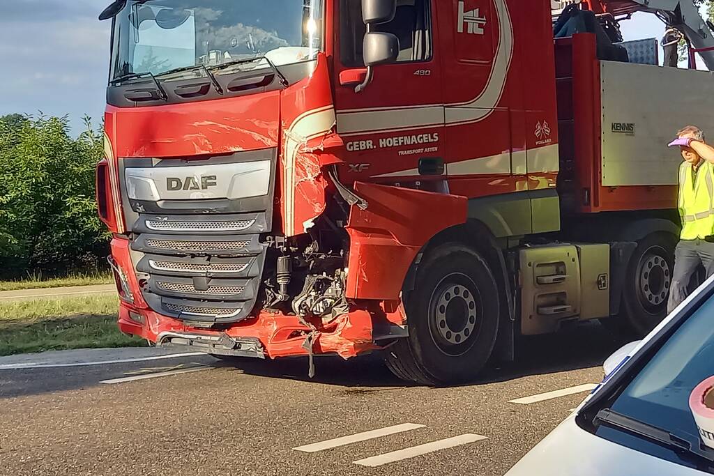 Dode en zwaargewonde bij frontale botsing