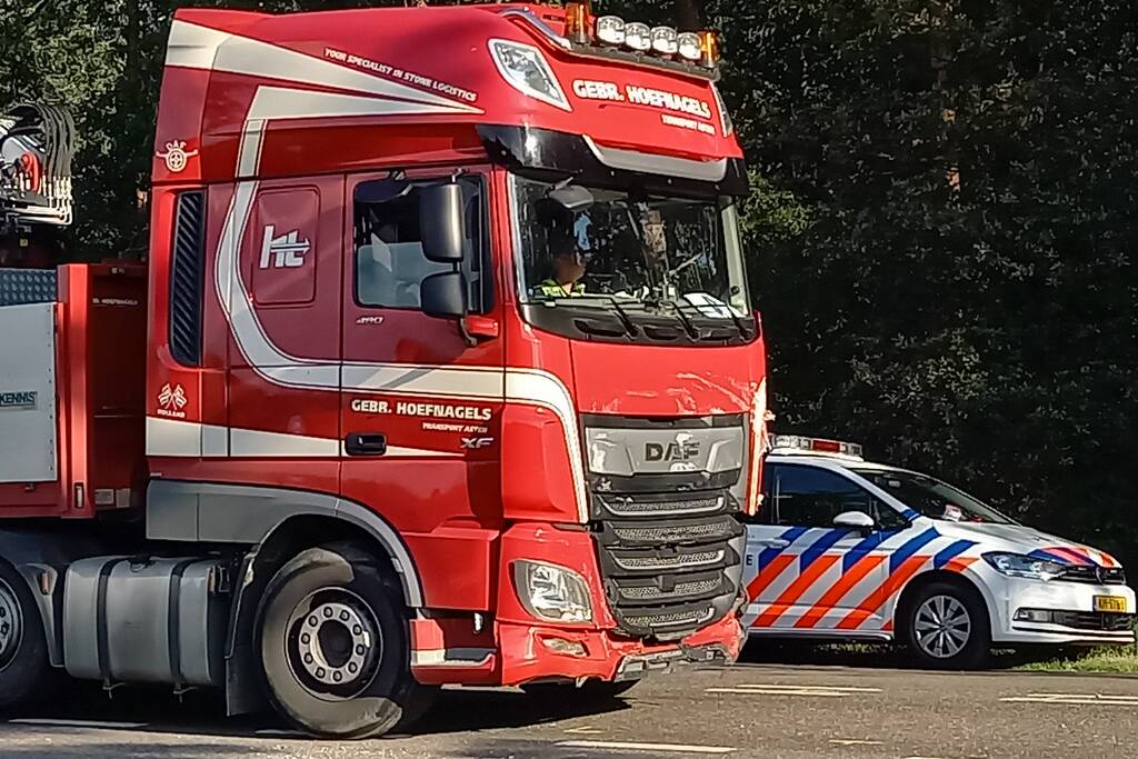 Dode en zwaargewonde bij frontale botsing