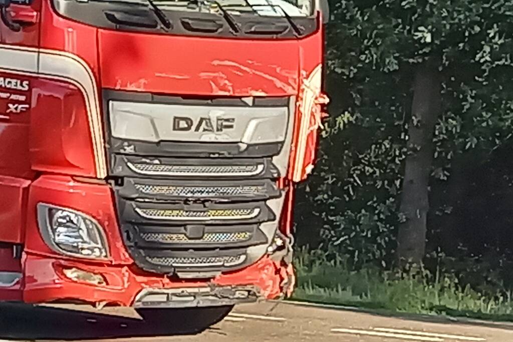 Dode en zwaargewonde bij frontale botsing