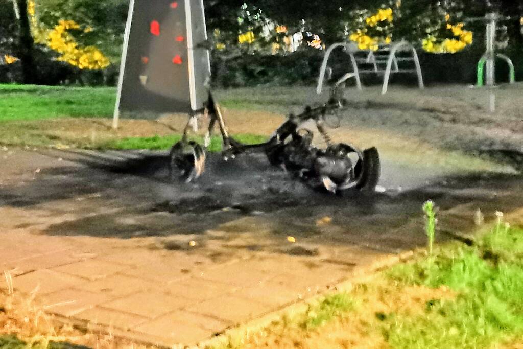 Scooter brandt volledig af