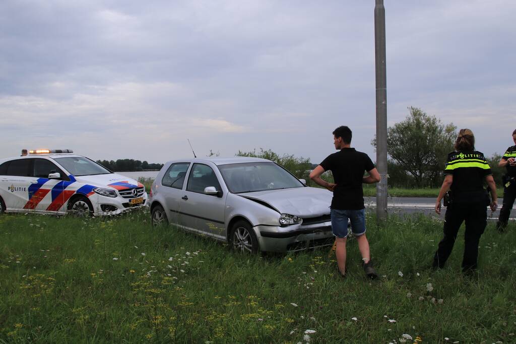 Forse schade bij aanrijding voor rotonde