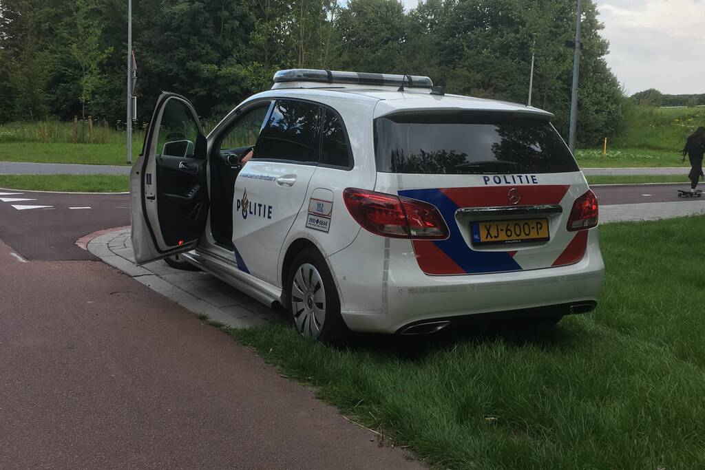 Scooterrijder en auto komen met elkaar in botsing