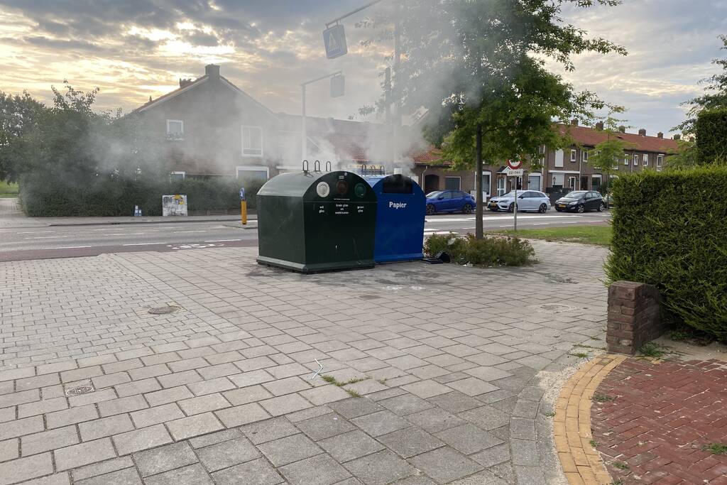 Veel rook bij brand in papiercontainer