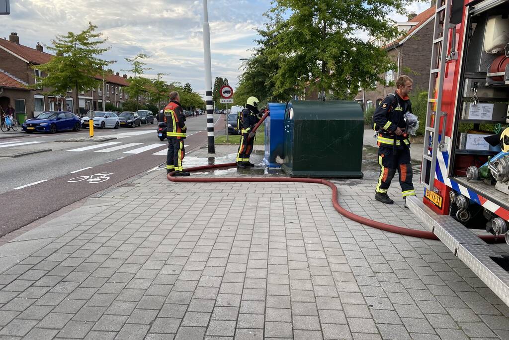 Veel rook bij brand in papiercontainer
