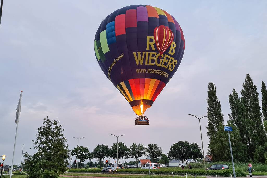 Landing luchtballon trekt veel bekijk