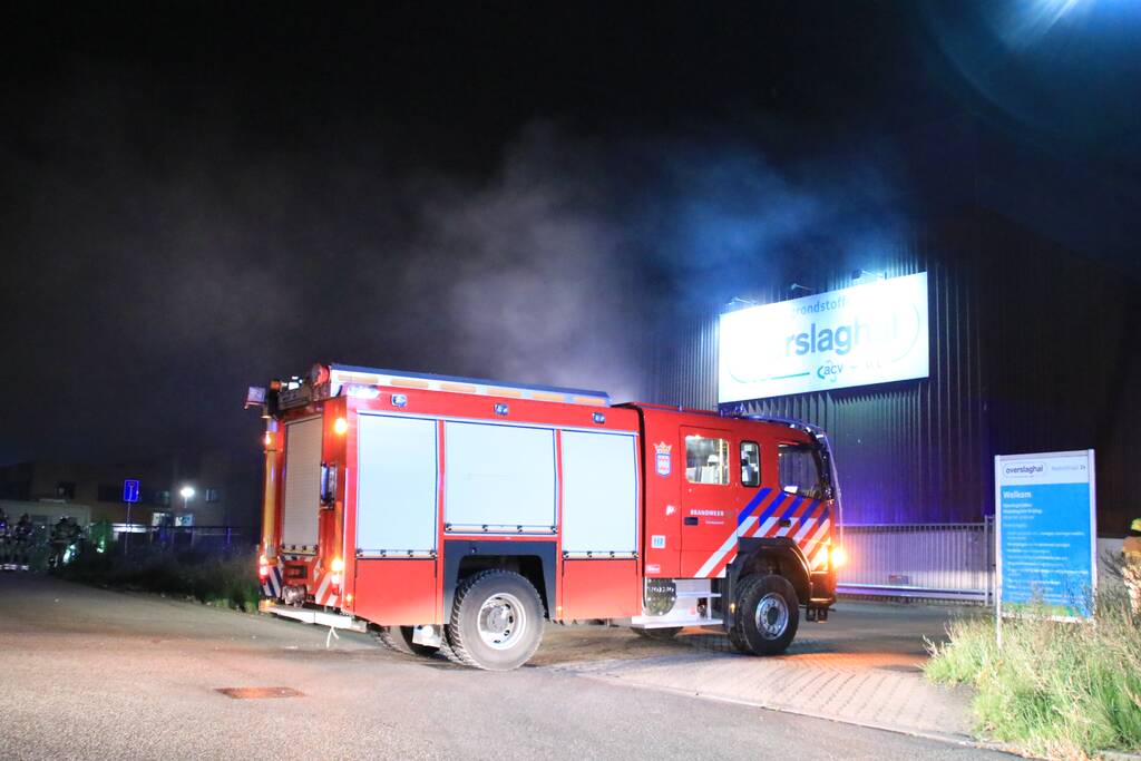 Forse brand in overslaghal afvalverwerker