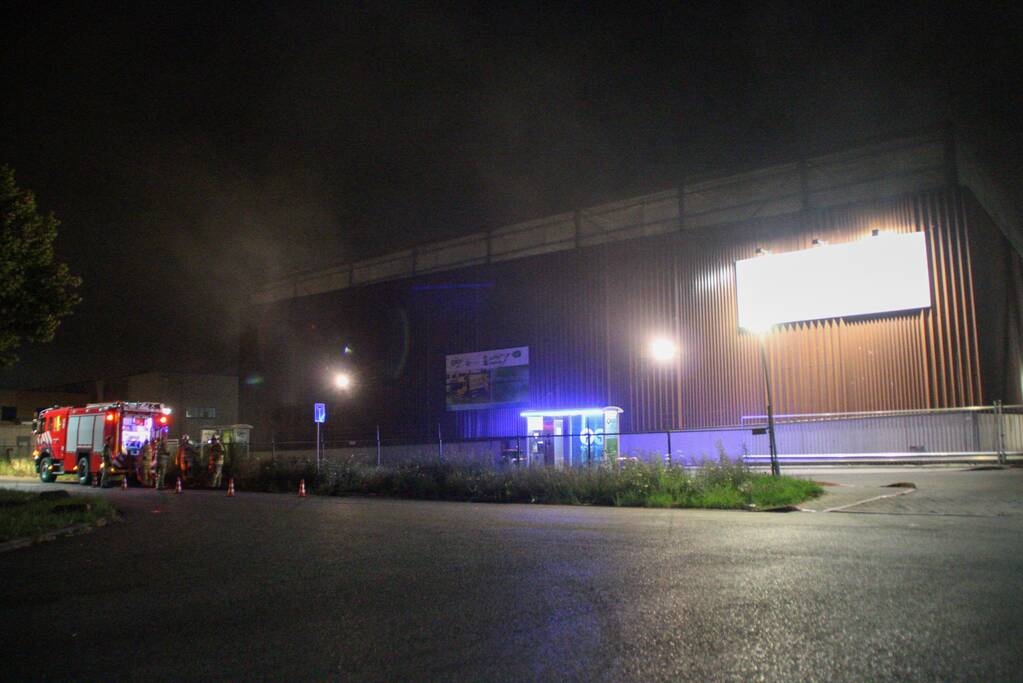 Forse brand in overslaghal afvalverwerker