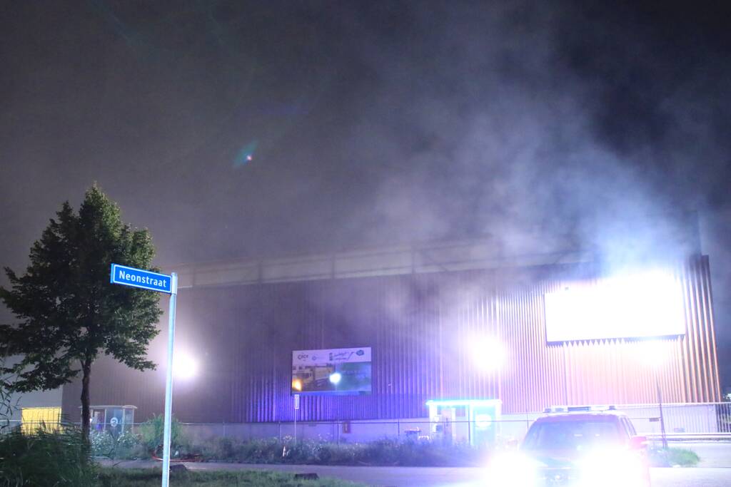 Forse brand in overslaghal afvalverwerker