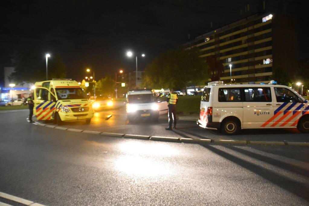 Bestuurder onder invloed morfine crasht op rotonde